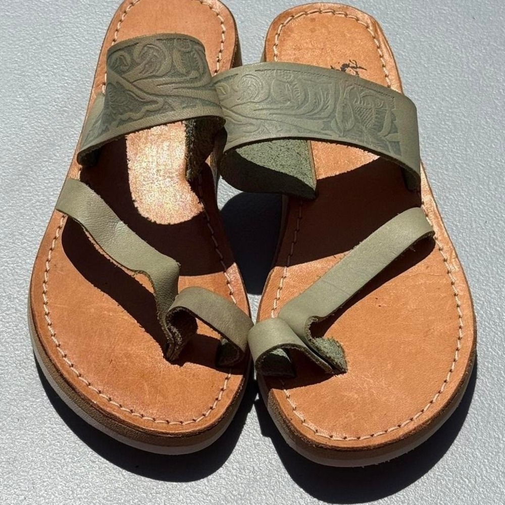 Agave Girl Womens Leather Sandals Sz 6 Sage Green Embossed Toe Ring Slides